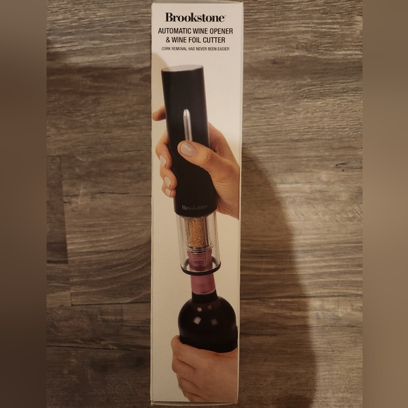 NIB AUTOMATIC WINE OPENER & WINE FOIL CUTTER - Picture 2 of 5